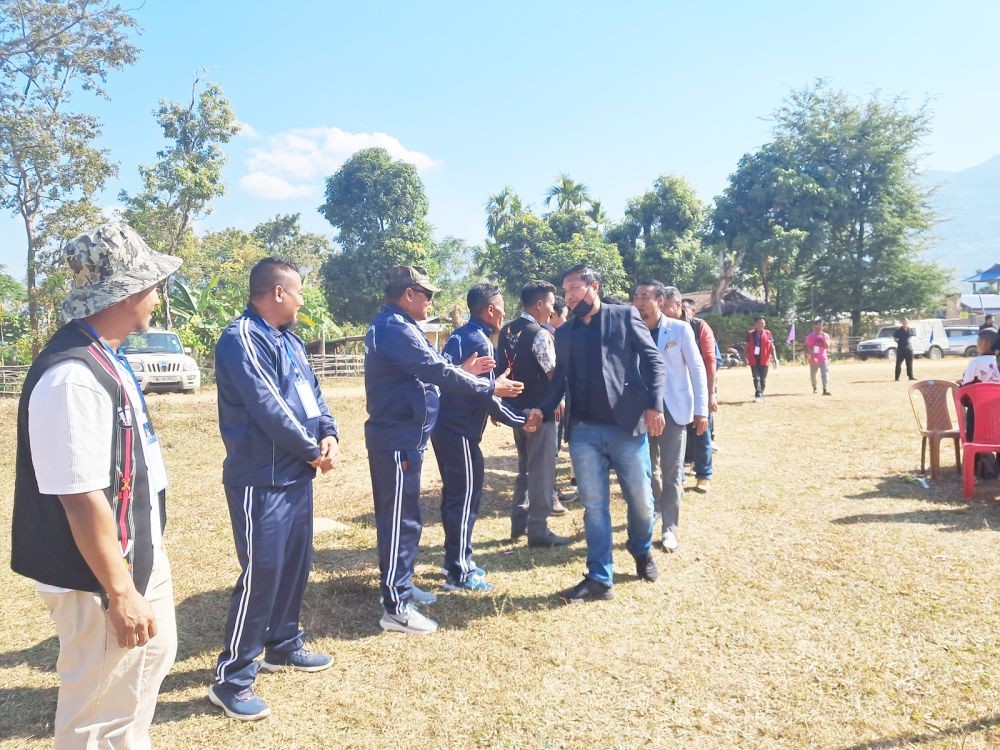 Special guest Masangum Hiekha being received by organisers and referee board.